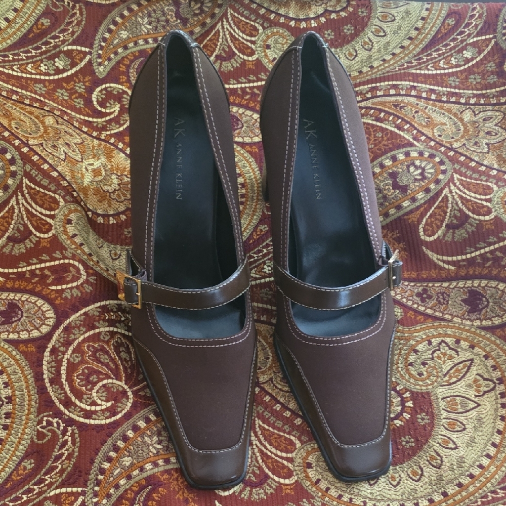 Anne Klein Brown Heels with Classic Elegance